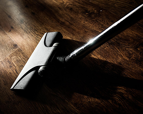 Ideálny vysávač pre vašu podlahu? Vyberajte s ohľadom na materiál