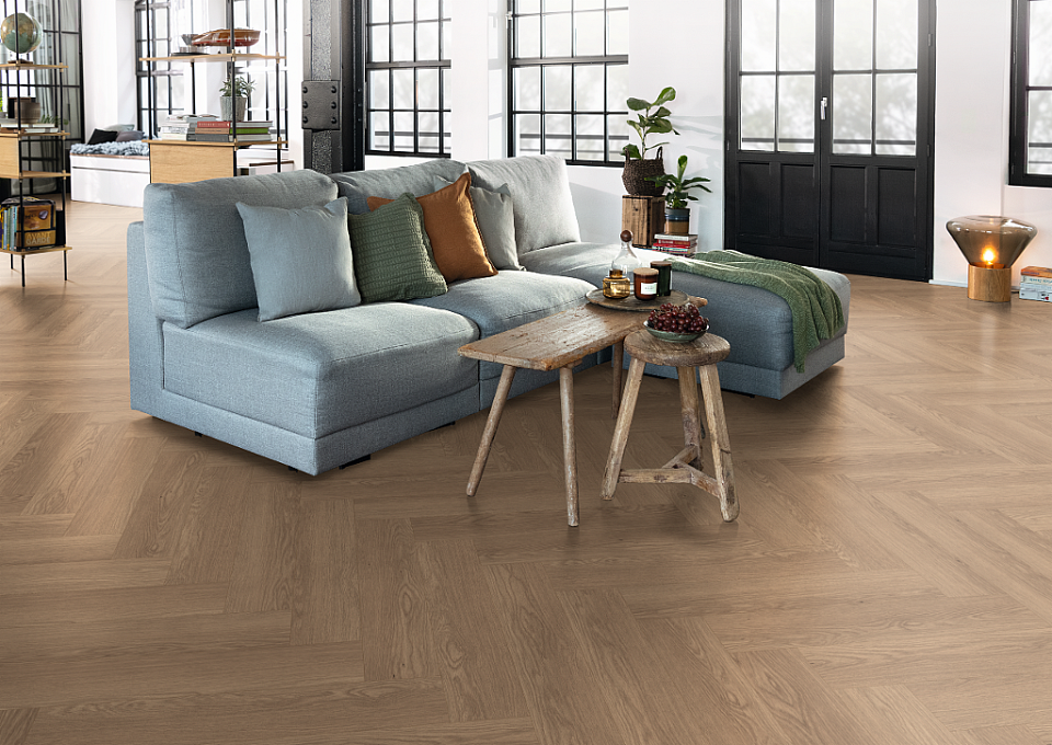 EGGER E-motion herringbone 32 apr baronia hnedý EL2134