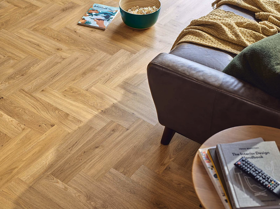 AMTICO FIRST Wood herringbone Hunters oak 1P108