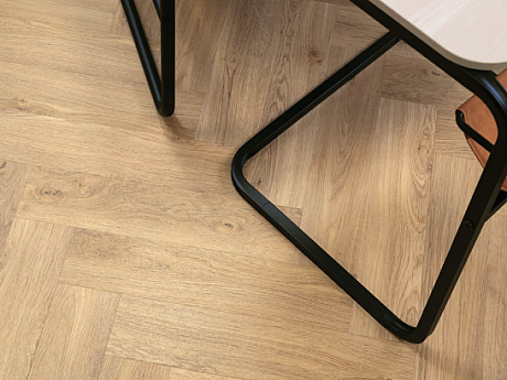 AMTICO FIRST Wood herringbone Meadow oak 1P107